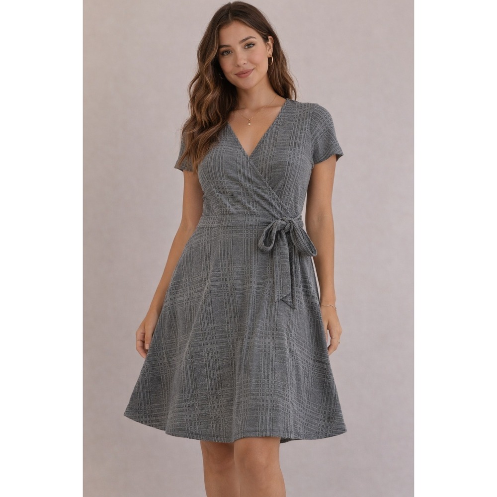Gilli Dress Womens‎ Medium Gray Plaid Wrap Short Sleeve Faux Wrap